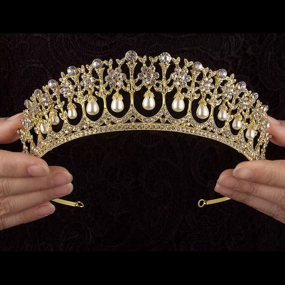 NWOT Gold Colored Crystal Rhinestone Beaded Tiara
